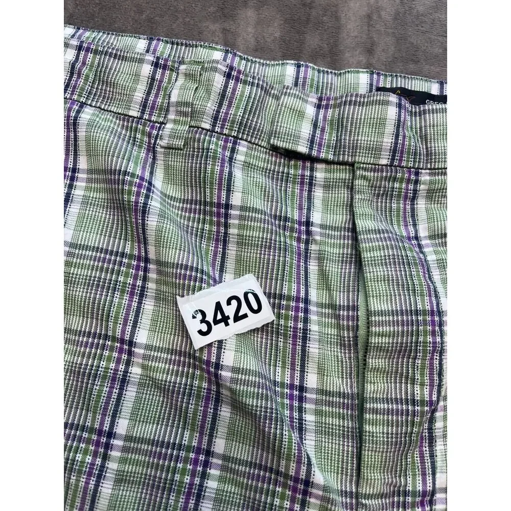Greg‎ Norman Shorts Size 40 Golf Flat Front Green/White plaid